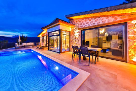 Villa Pisa - Perfect UK Holiday Escape