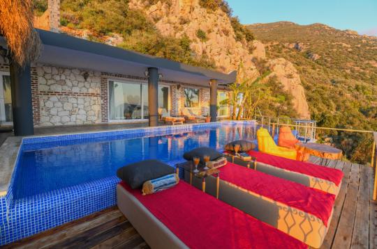 Villa Samui: Luxurious Jacuzzi Villa in Kalkan